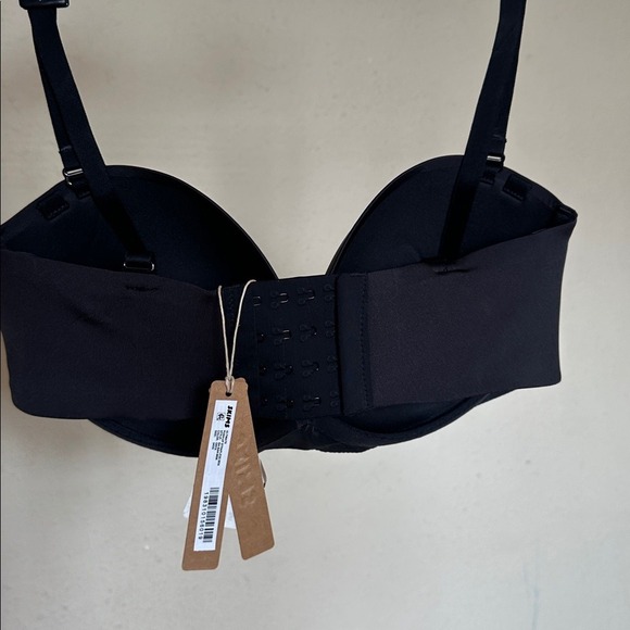 SKIMS ULTIMATE COLLECTION
PUSH UP STRAPLESS BRA. Color ONYX Size 34DD NWT - Picture 7 of 7